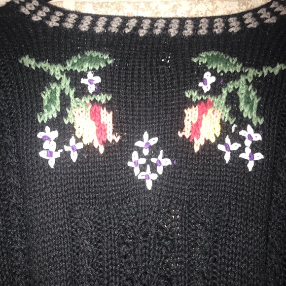 Portraits By Northen Isles Sweater Size medium - Picture 8 of 8